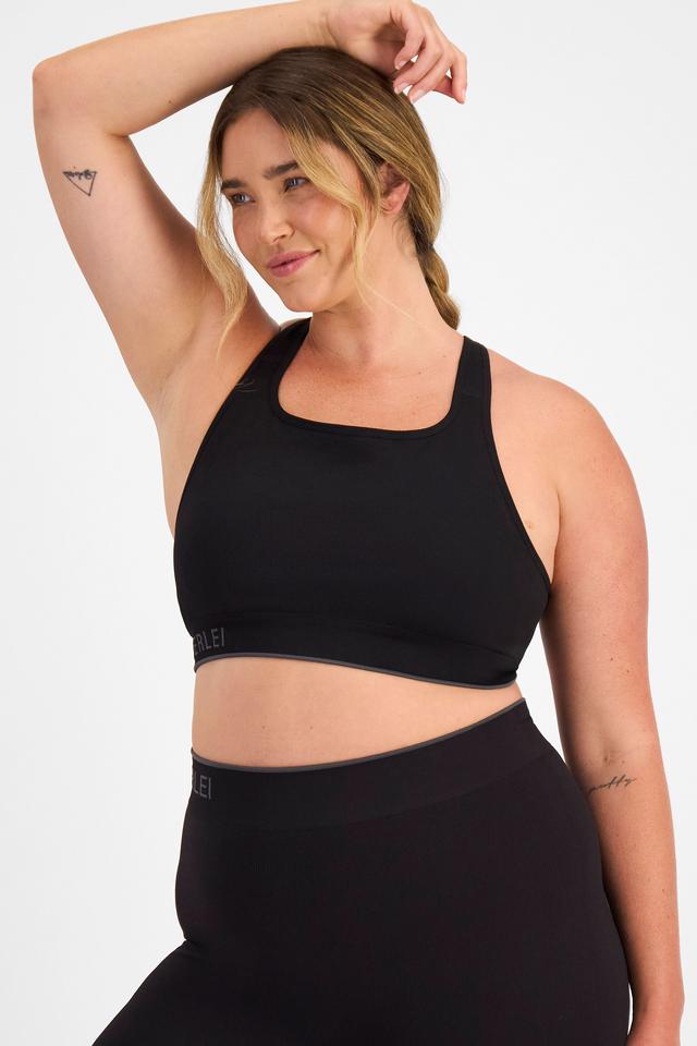 Chanel (She/Her) wears size 14D and is 176cm tall with 104cm chest and 89cm waist