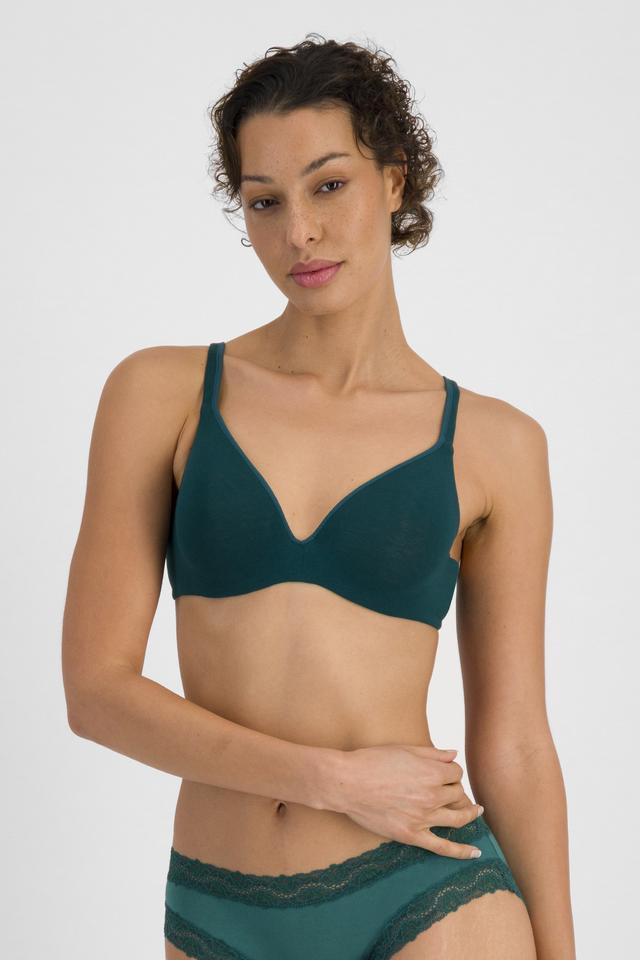 MILA (She/Her) wears size 12B and is 176cm tall with 81cm chest and 62cm waist