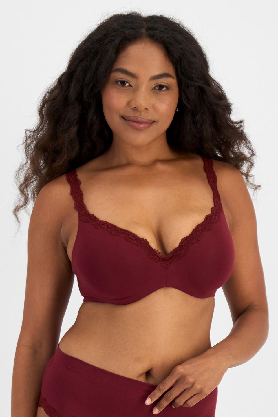 Caitlin (She/Her) wears size 16DD and is 176cm tall with 114cm chest and 95cm waist