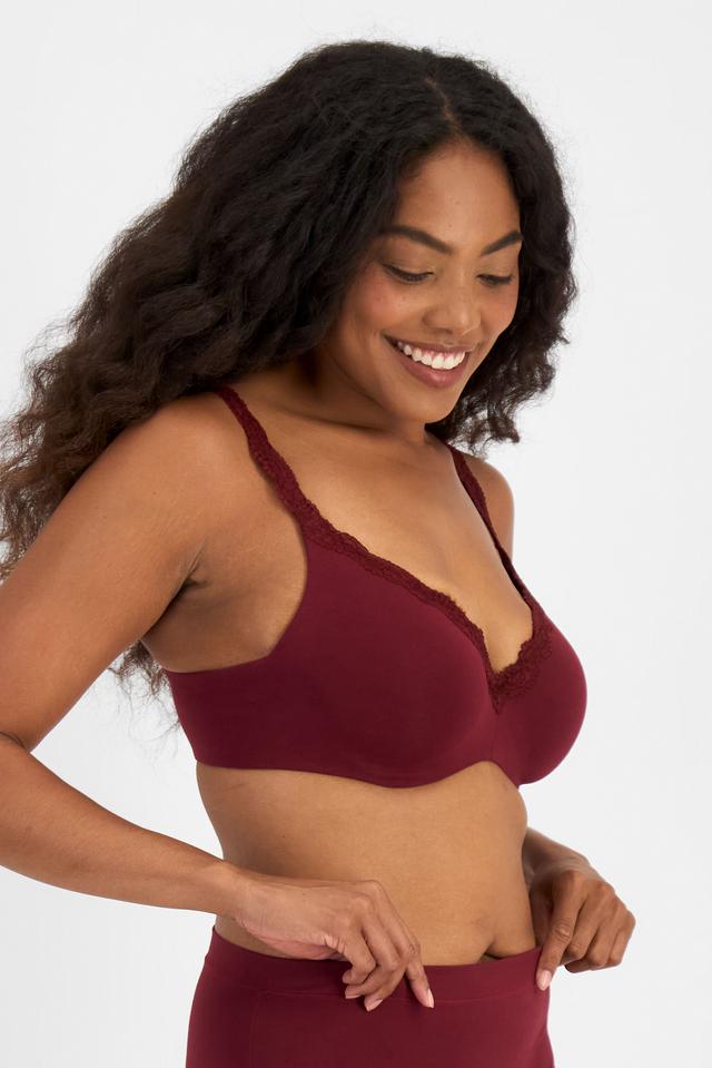 Caitlin (She/Her) wears size 16DD and is 176cm tall with 114cm chest and 95cm waist