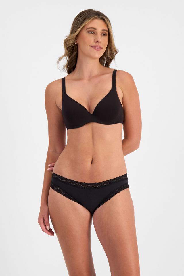 Emily (She/Her) wears size 12B and is 179cm tall with 87cm chest and 69cm waist