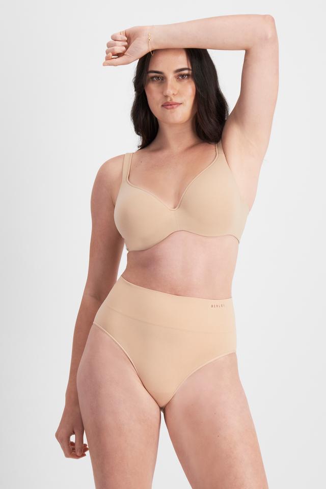 Jacqleen (She/Her) wears size 14DD and is 183cm tall with 93cm chest and 73cm waist