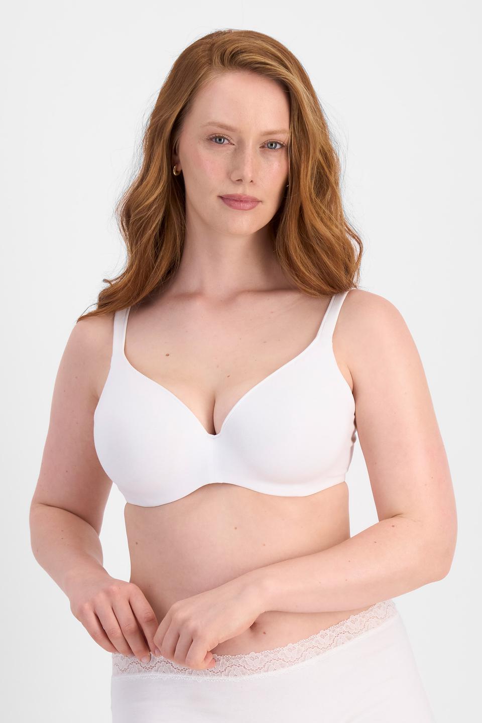 Martine (She/Her) wears size 14DD and is 175cm tall with 82cm chest and 76cm waist