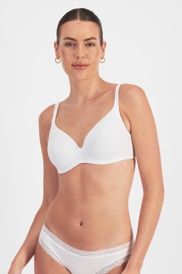 Pearl (She/Her) wears size 12B and is 181cm tall with 92cm chest and 63cm waist