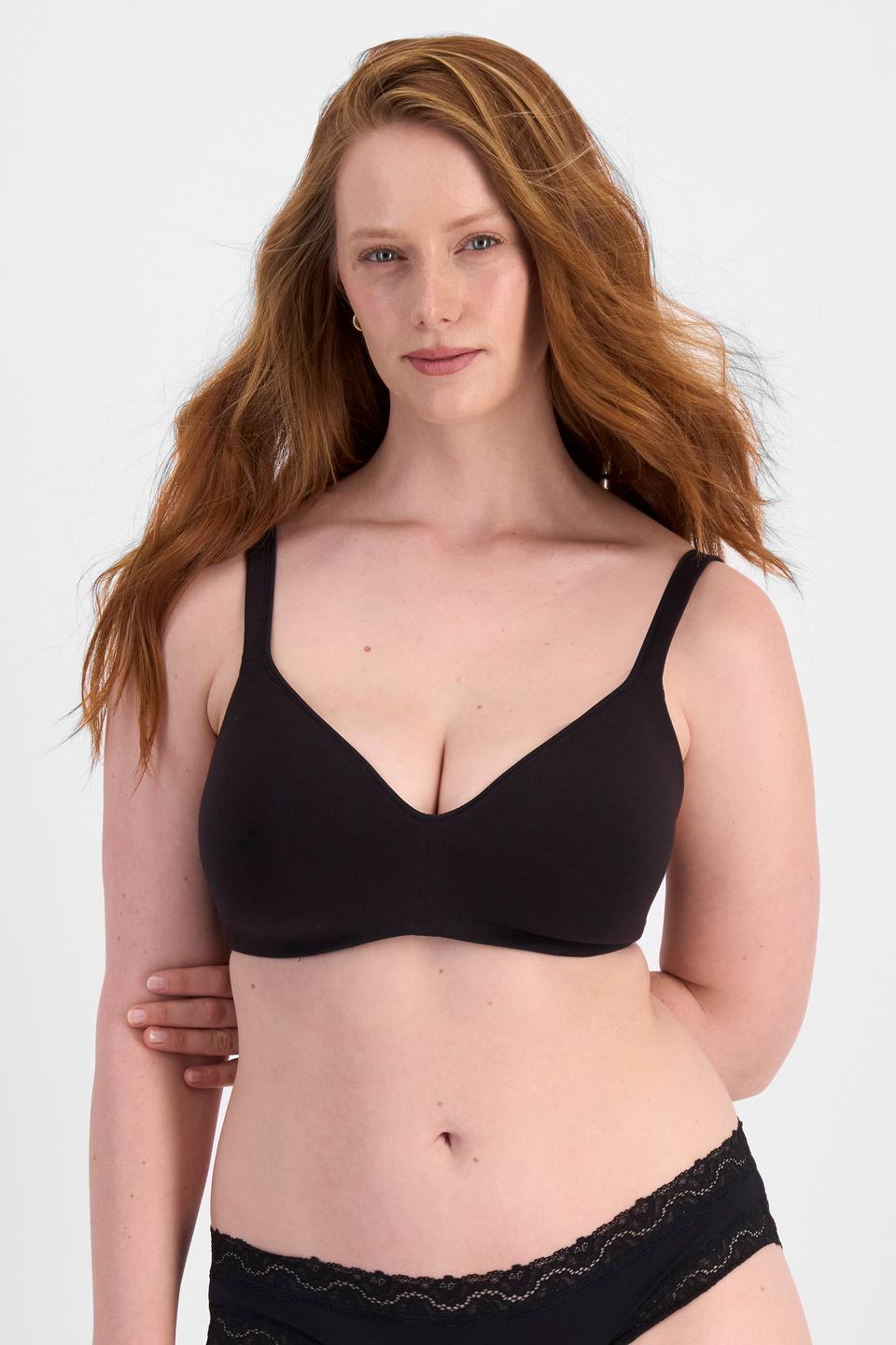 Martine (She/Her) wears size 14DD and is 175cm tall with 82cm chest and 76cm waist