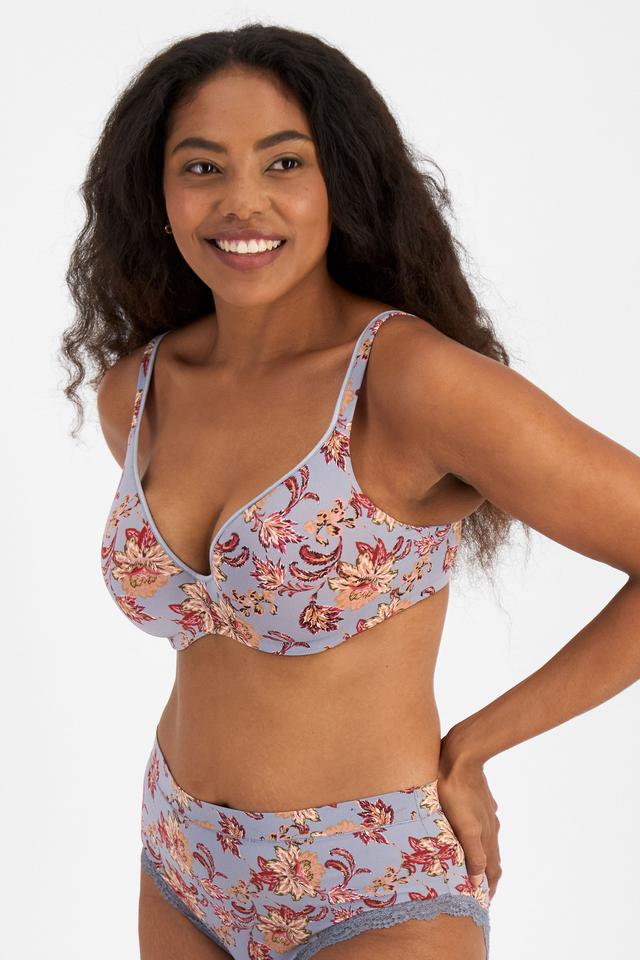 Caitlin (She/Her) wears size 16DD and is 176cm tall with 114cm chest and 95cm waist