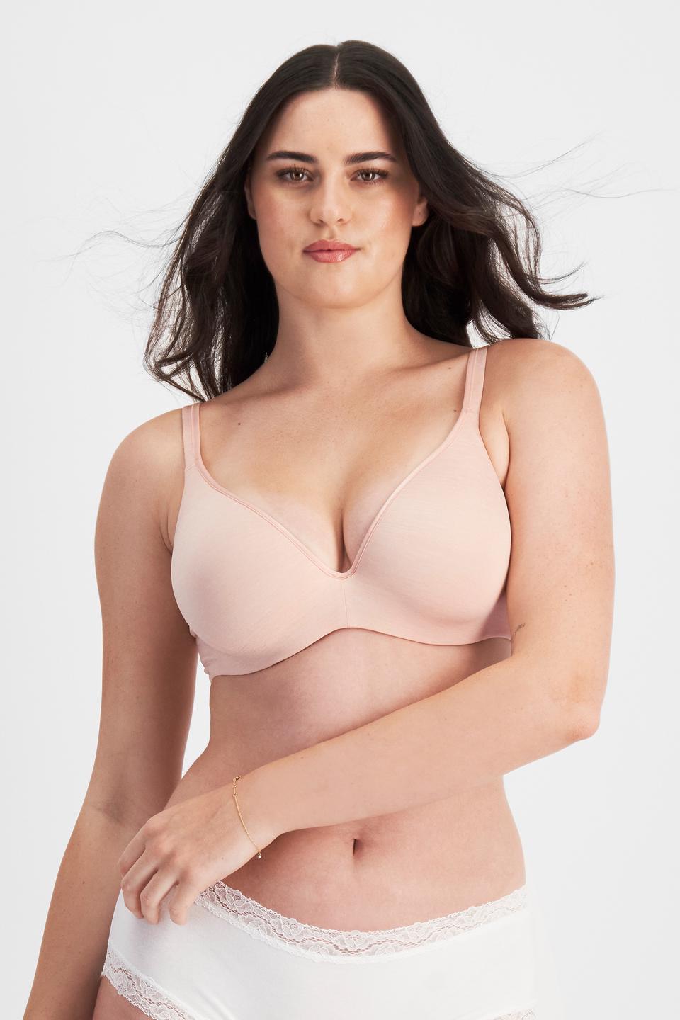 Jacqleen (She/Her) wears size 14DD and is 183cm tall with 93cm chest and 73cm waist