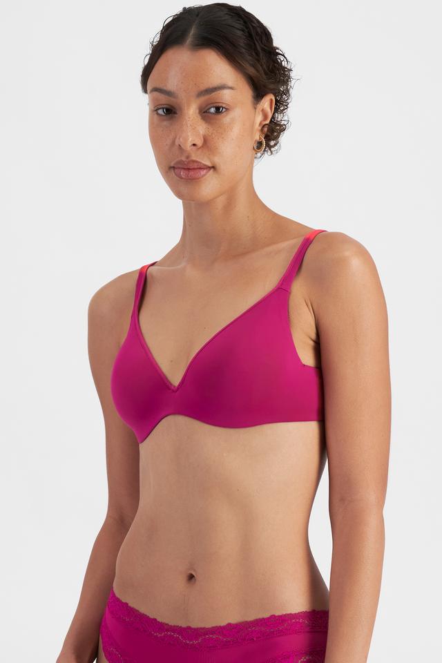 MILA (She/Her) wears size 12B and is 176cm tall with 81cm chest and 62cm waist