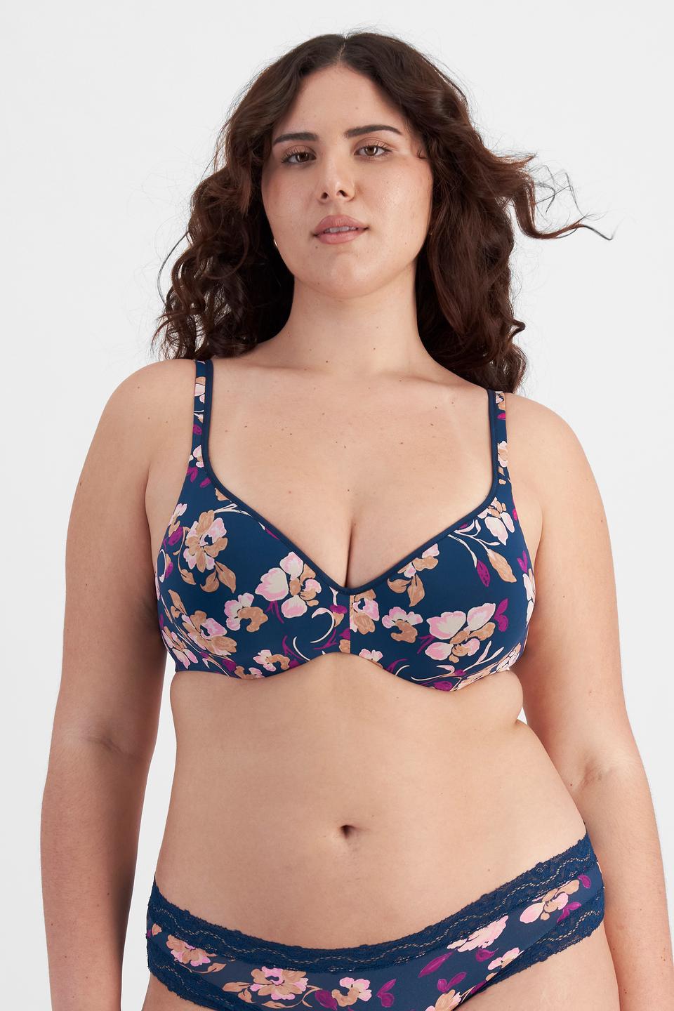 Bella (She/Her) wears size 14D and is 173cm tall with 95cm chest and 77cm waist