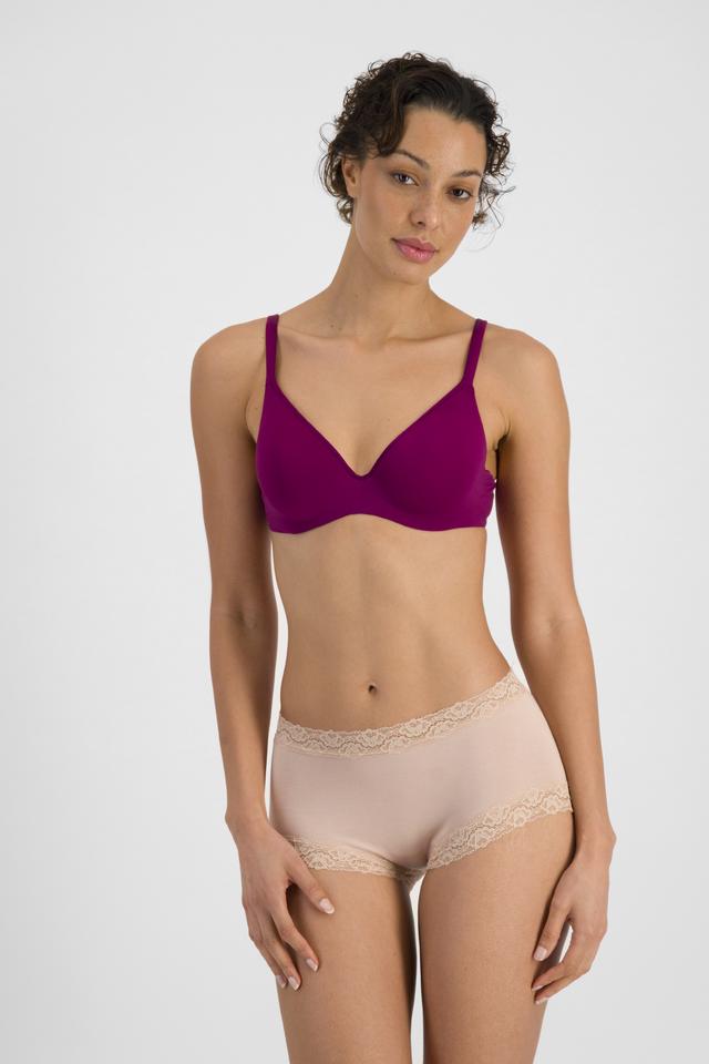 MILA (She/Her) wears size 12B and is 176cm tall with 81cm chest and 62cm waist