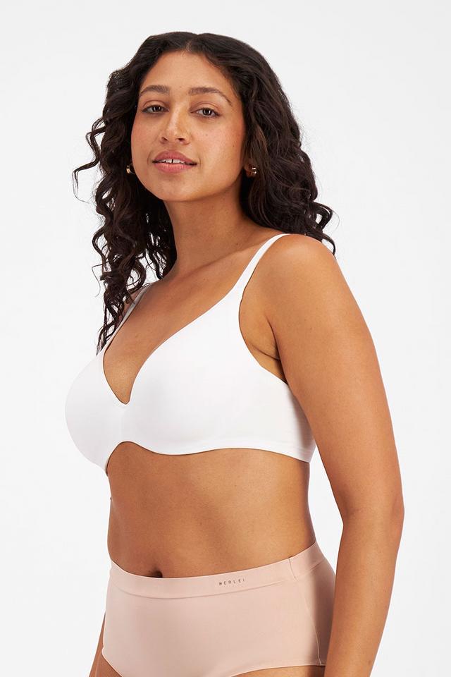 Terri-Leigh (She/Her) wears size 14DD and is 177cm tall with 93cm chest and 78cm waist