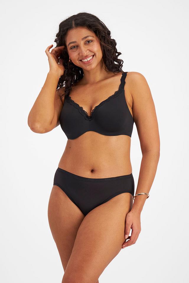 Terri-Leigh (She/Her) wears size 14DD and is 177cm tall with 93cm chest and 78cm waist