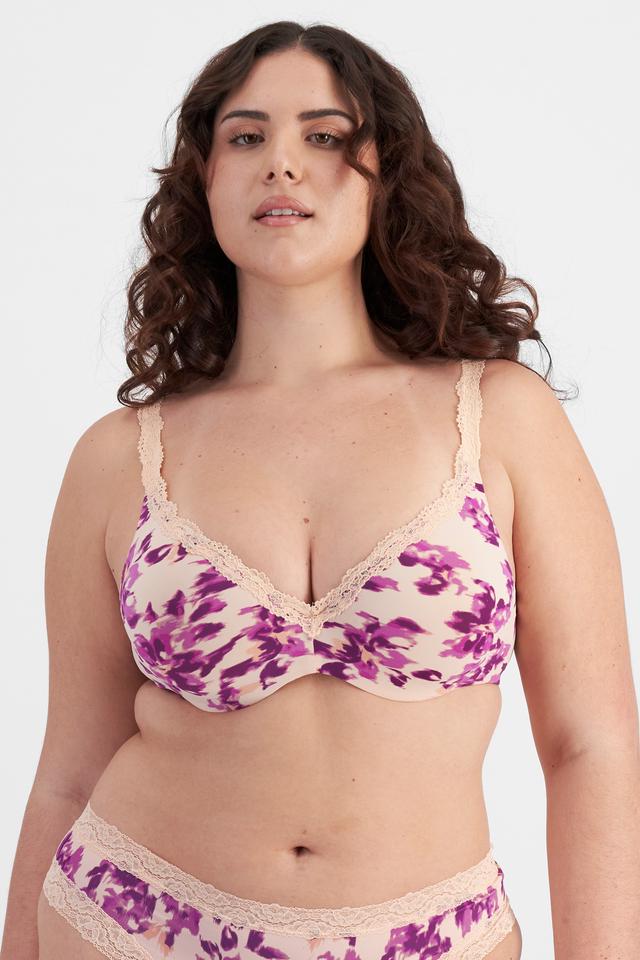 Bella (She/Her) wears size 14D and is 173cm tall with 95cm chest and 77cm waist