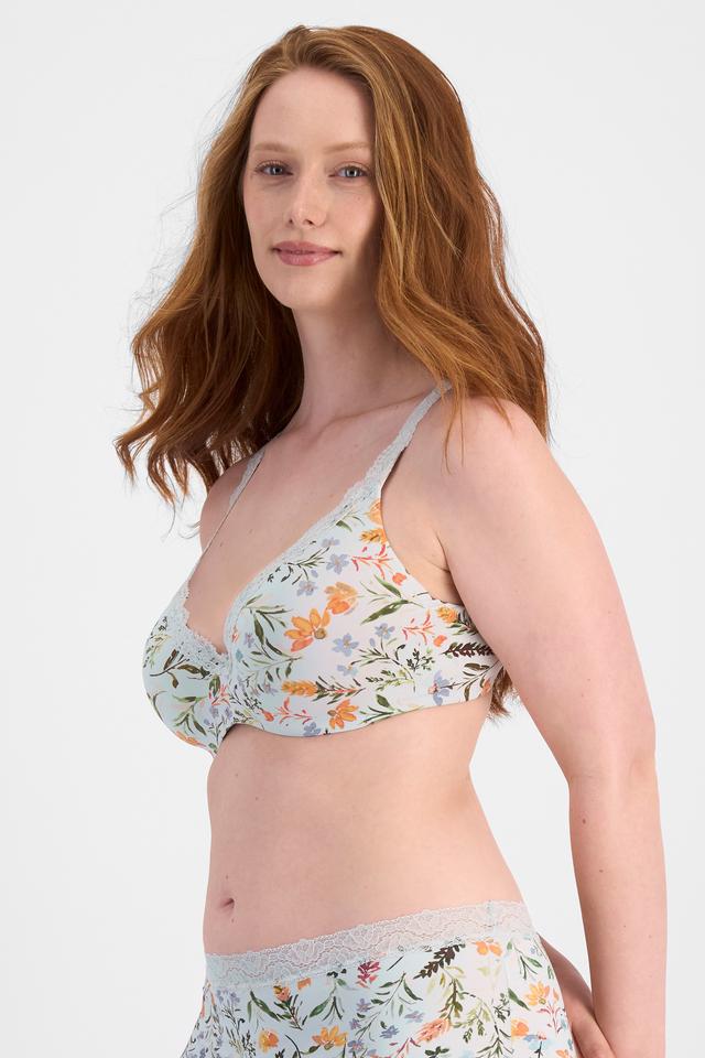 Martine (She/Her) wears size 14DD and is 175cm tall with 82cm chest and 76cm waist