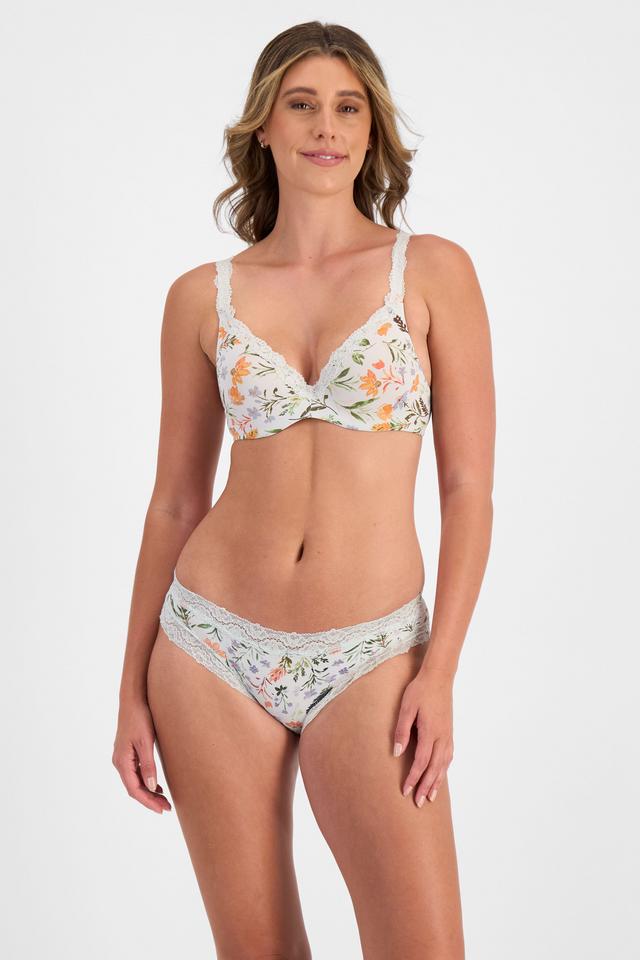Emily (She/Her) wears size 12B and is 179cm tall with 87cm chest and 69cm waist