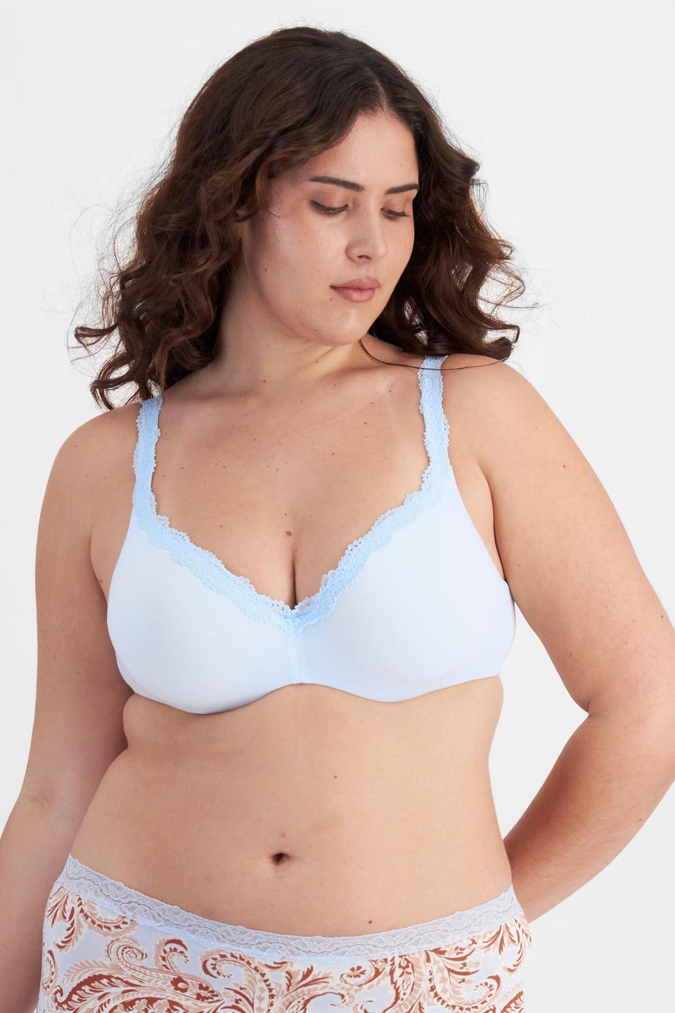 Bella (She/Her) wears size 14D and is 173cm tall with 95cm chest and 77cm waist