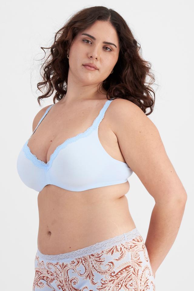Bella (She/Her) wears size 14D and is 173cm tall with 95cm chest and 77cm waist