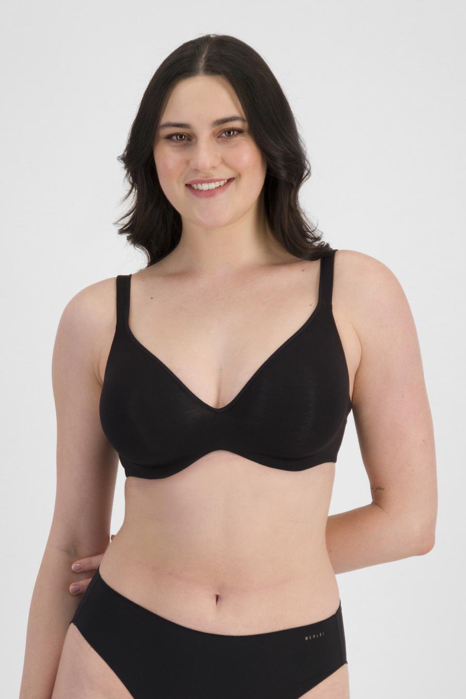 Jacqleen (She/Her) wears size 14DD and is 183cm tall with 93cm chest and 73cm waist