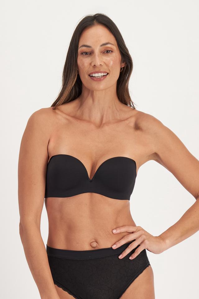 Amanda (She/Her) wears size 10B and is 178cm tall with 86cm chest and 72cm waist