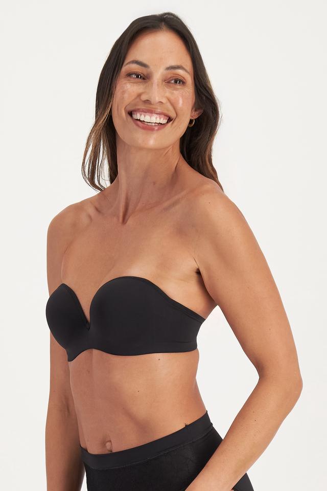 Amanda (She/Her) wears size 10B and is 178cm tall with 86cm chest and 72cm waist