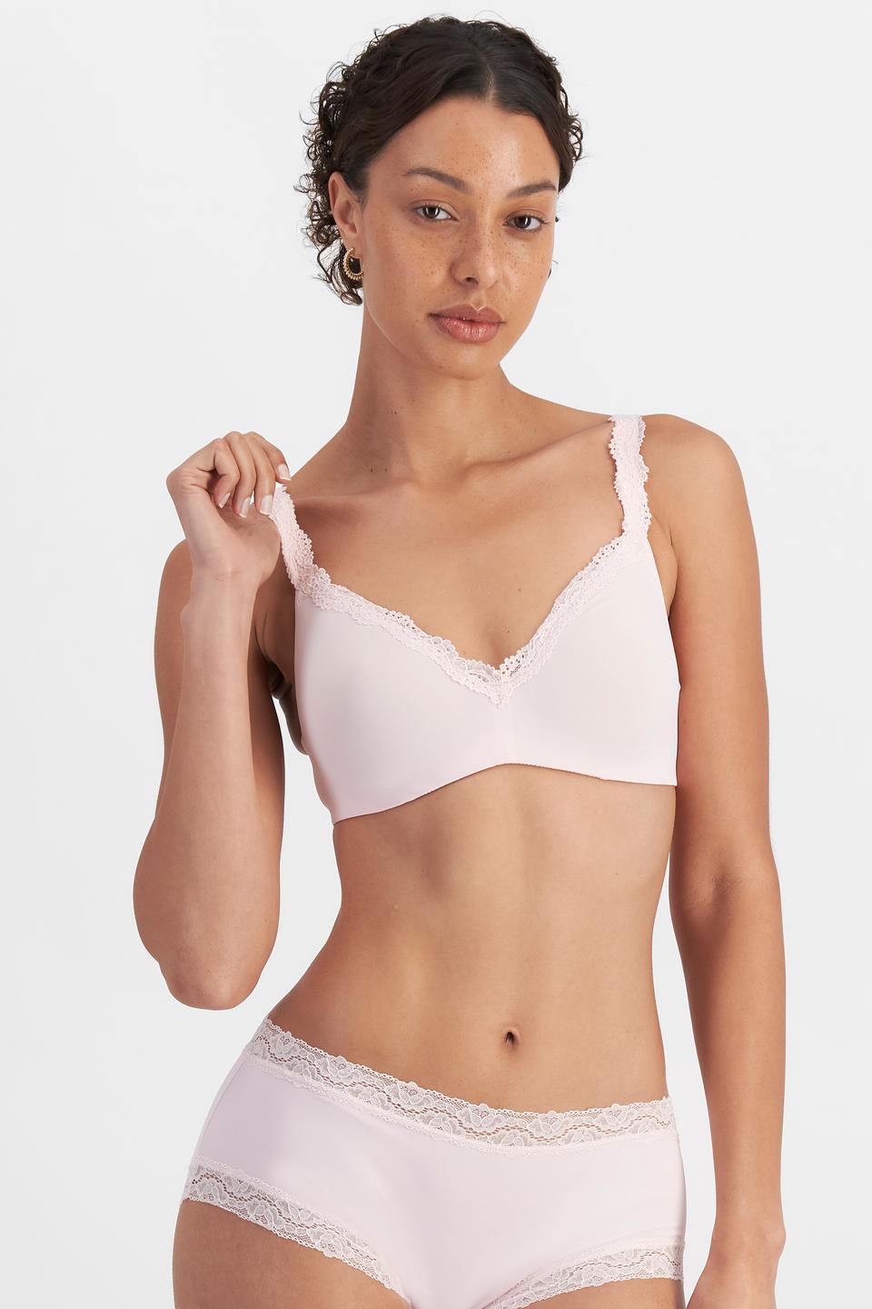 MILA (She/Her) wears size 12B and is 176cm tall with 81cm chest and 62cm waist