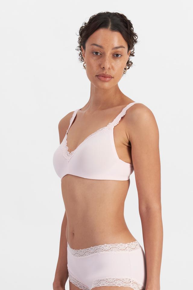 MILA (She/Her) wears size 12B and is 176cm tall with 81cm chest and 62cm waist