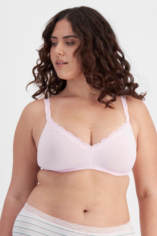 Bella (She/Her) wears size 14D and is 173cm tall with 95cm chest and 77cm waist