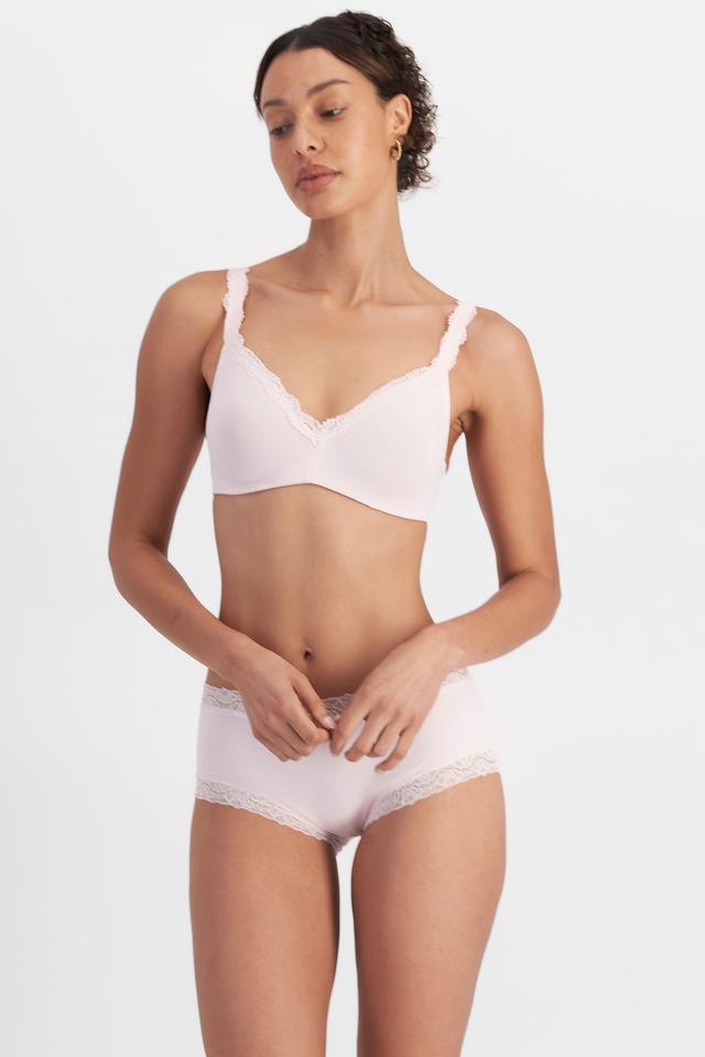 MILA (She/Her) wears size 12B and is 176cm tall with 81cm chest and 62cm waist