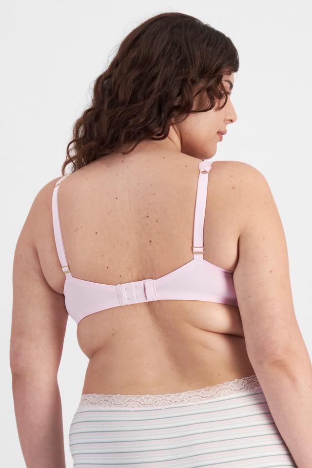 Bella (She/Her) wears size 14D and is 173cm tall with 95cm chest and 77cm waist