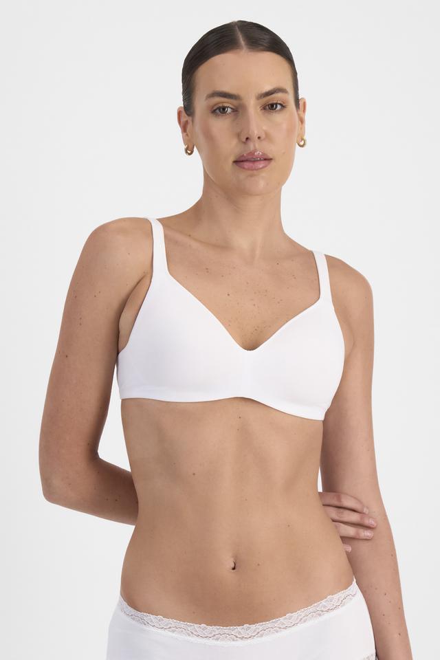 Pearl (She/Her) wears size 12B and is 181cm tall with 92cm chest and 63cm waist
