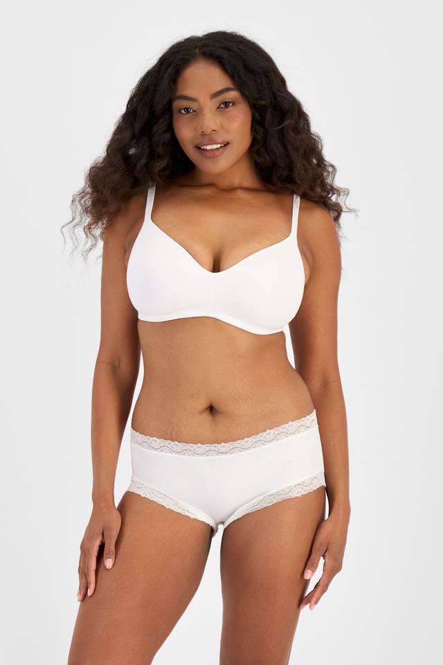 Caitlin (She/Her) wears size 16DD and is 176cm tall with 114cm chest and 95cm waist