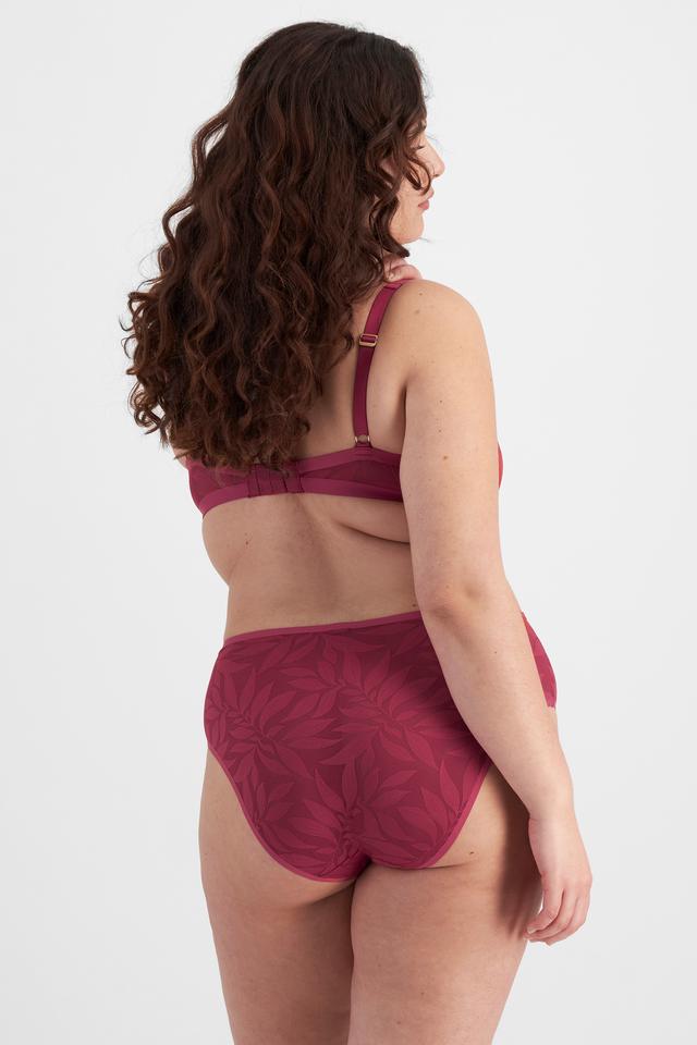 Brittany (She/Her) wears size 12 and is 173cm tall with 93cm chest and 78cm waist