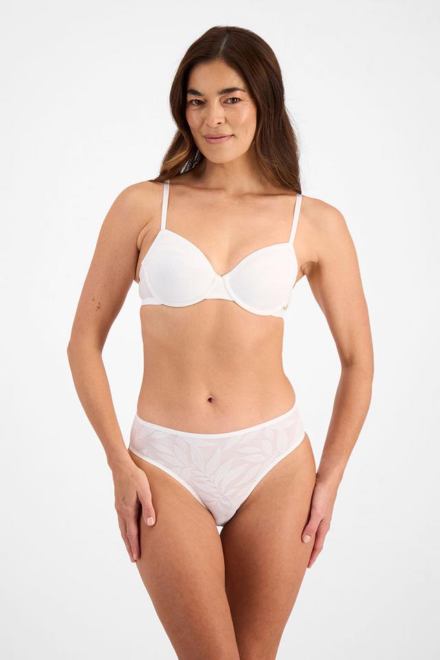 Cecily (She/Her) wears size 12 and is 176cm tall with cm chest and cm waist