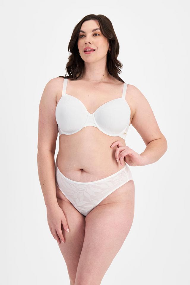 Poppy (She/Her) wears size 16 and is 178cm tall with cm chest and cm waist