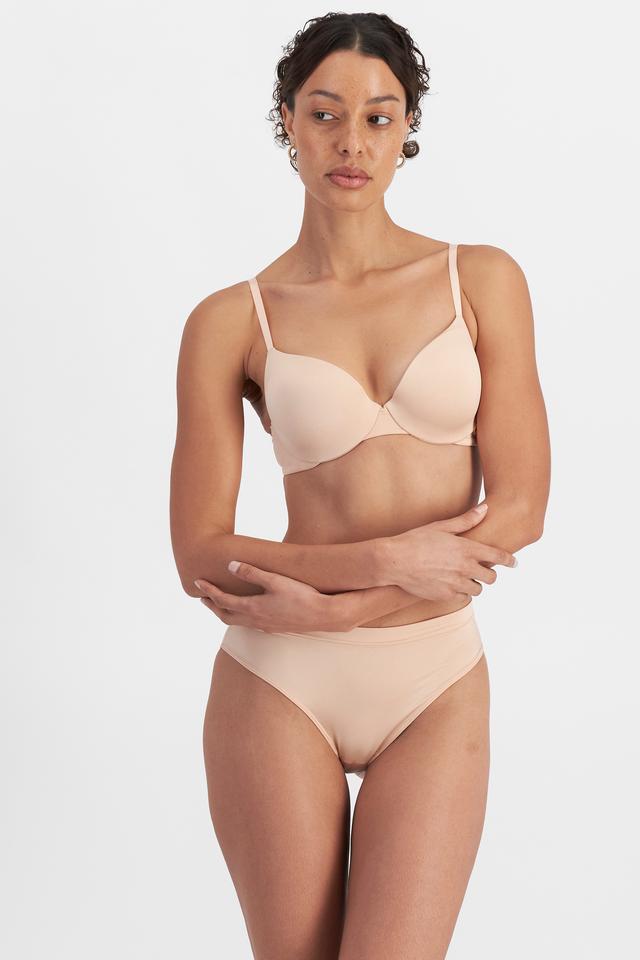 MILA (She/Her) wears size 12B and is 176cm tall with 81cm chest and 62cm waist