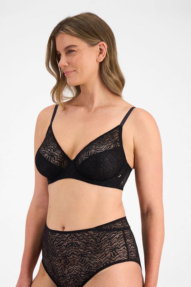 CLARYSSA (She/Her) wears size 14DD and is 181cm tall with 94cm chest and 79cm waist
