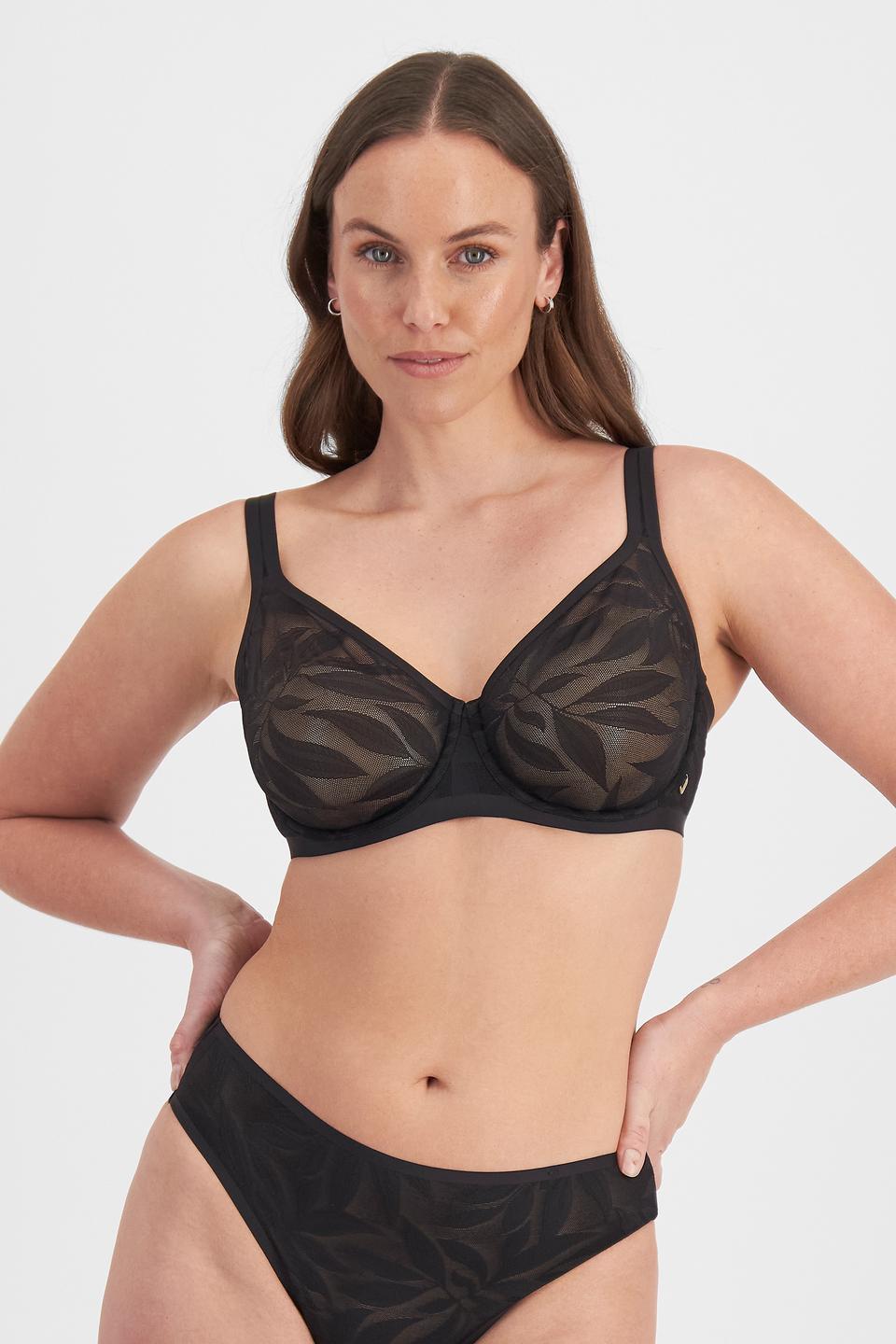 Jane (She/Her) wears size 14D and is 180cm tall with 86cm chest and 71cm waist