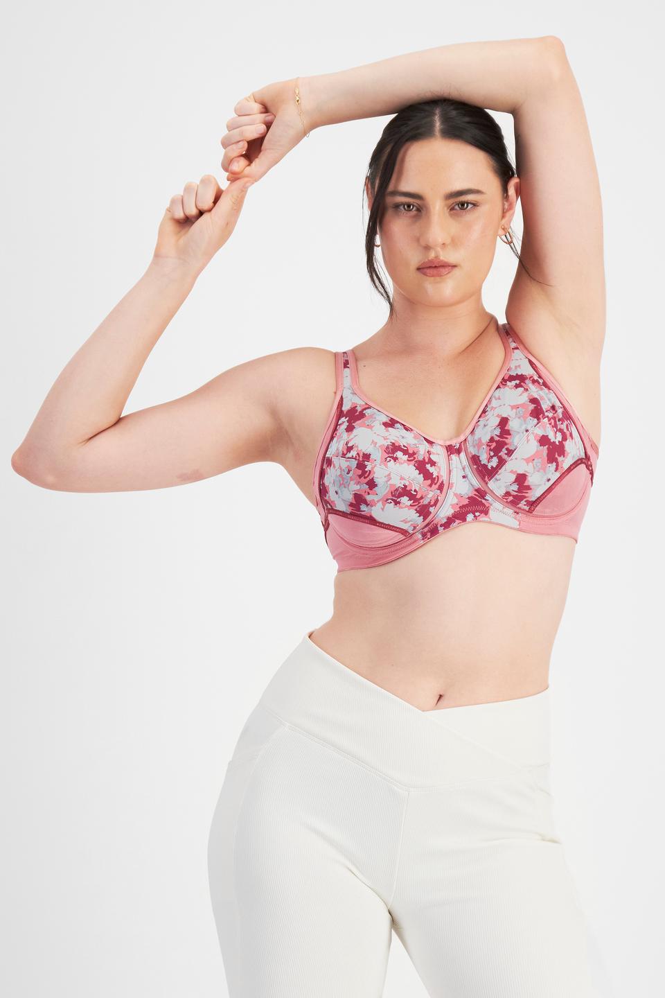 Jacqleen (She/Her) wears size 14DD and is 183cm tall with 93cm chest and 73cm waist