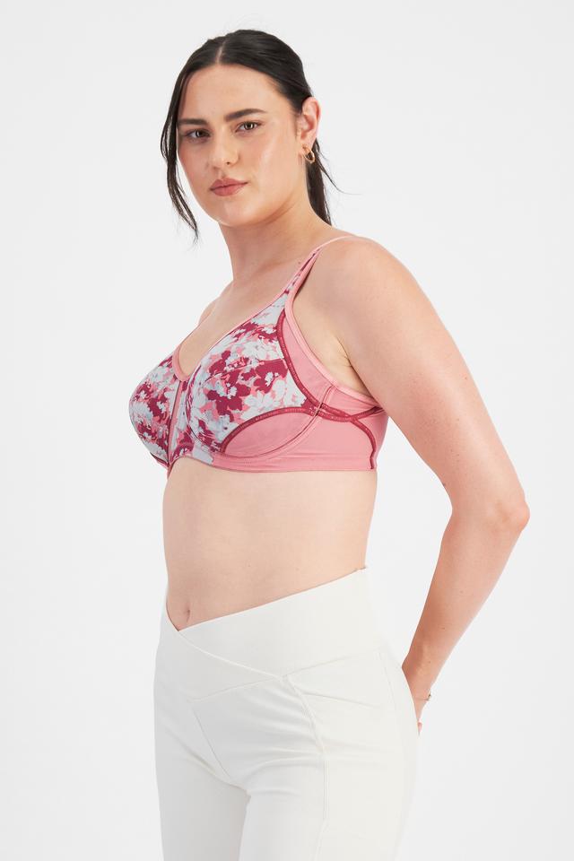 Jacqleen (She/Her) wears size 14DD and is 183cm tall with 93cm chest and 73cm waist