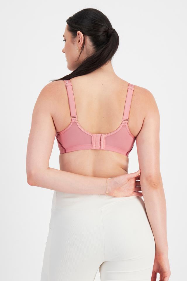 Jacqleen (She/Her) wears size 14DD and is 183cm tall with 93cm chest and 73cm waist