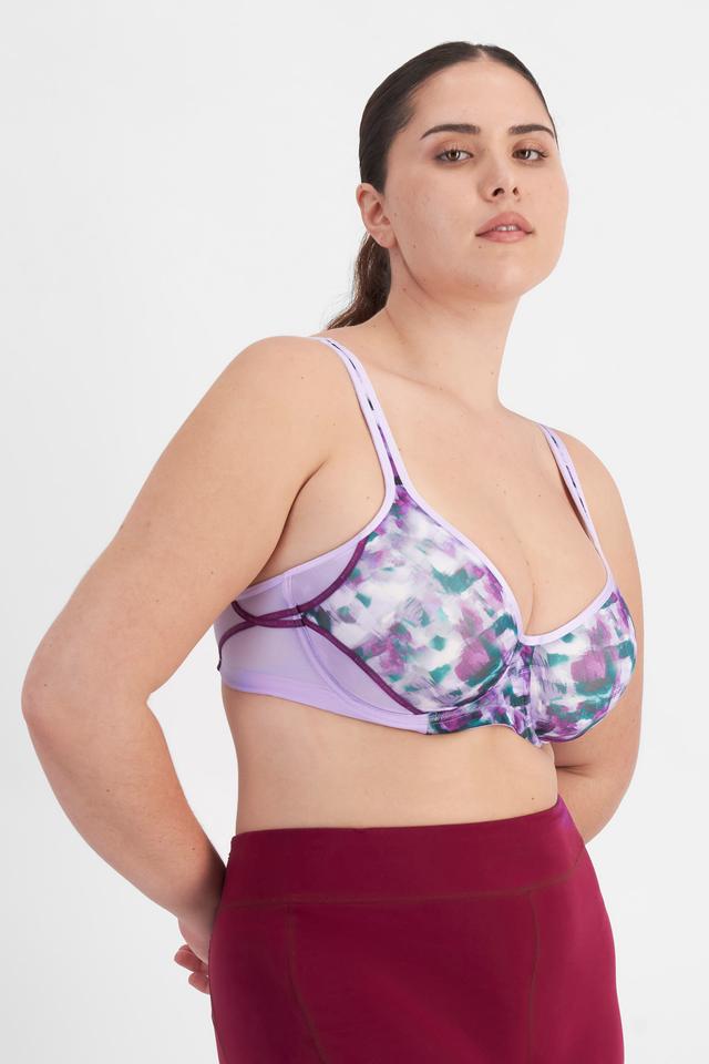 Bella (She/Her) wears size 14D and is 173cm tall with 95cm chest and 77cm waist