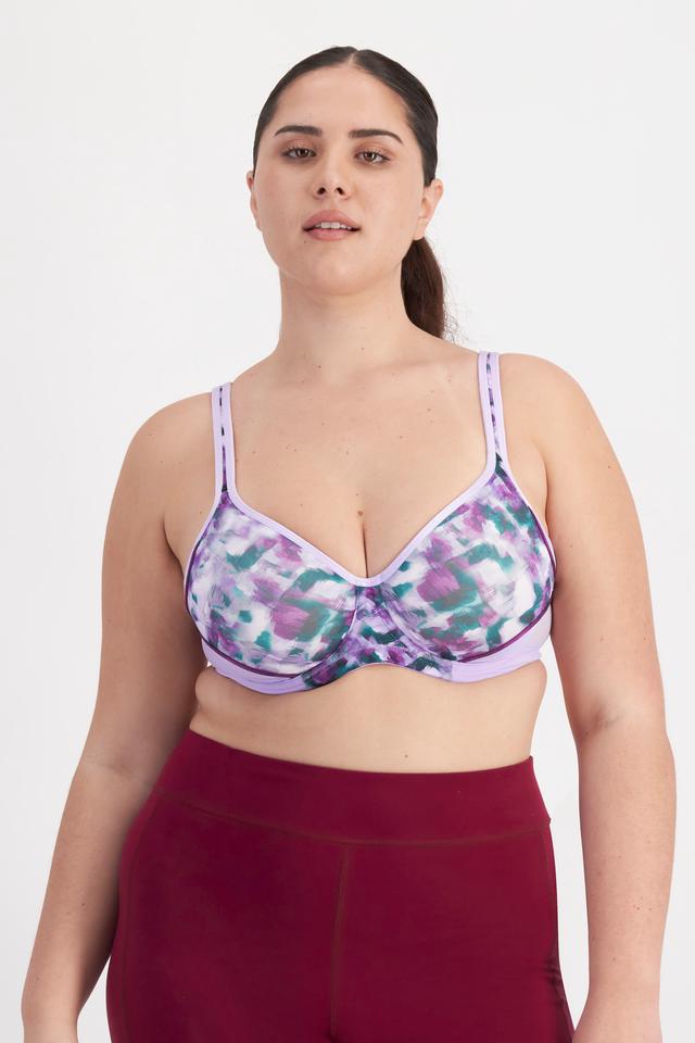 Bella (She/Her) wears size 14D and is 173cm tall with 95cm chest and 77cm waist