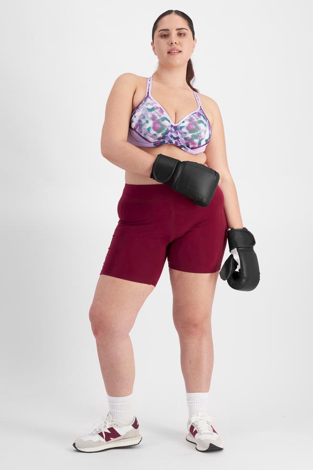 Bella (She/Her) wears size 14D and is 173cm tall with 95cm chest and 77cm waist