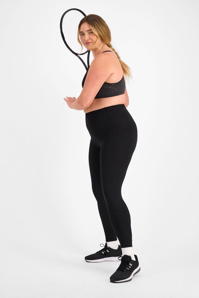 Chanel (She/Her) wears size 14D and is 176cm tall with 104cm chest and 89cm waist