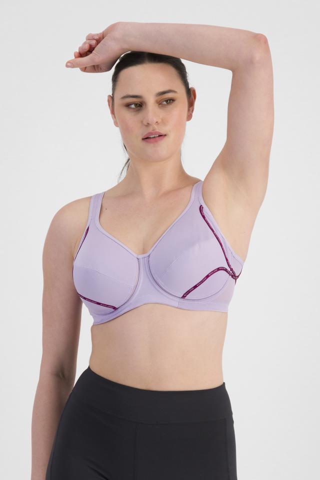 Jacqleen (She/Her) wears size 14DD and is 183cm tall with 93cm chest and 73cm waist