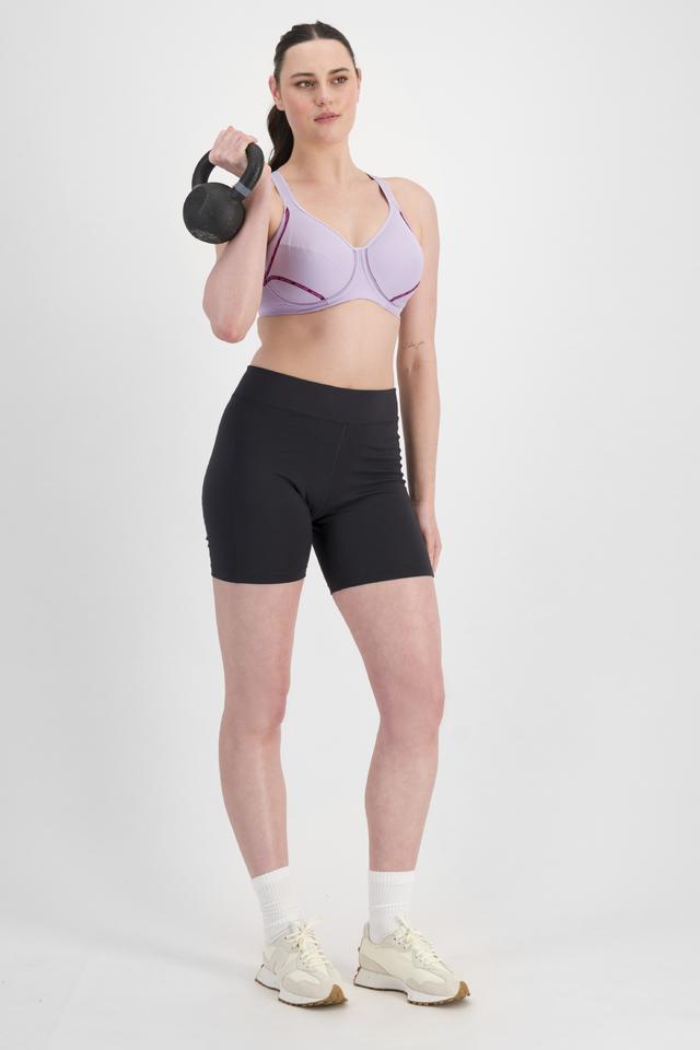 Jacqleen (She/Her) wears size 14DD and is 183cm tall with 93cm chest and 73cm waist