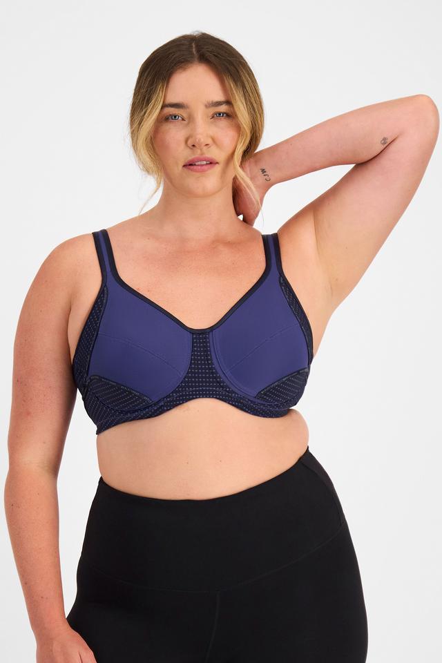 Chanel (She/Her) wears size 14D and is 176cm tall with 104cm chest and 89cm waist