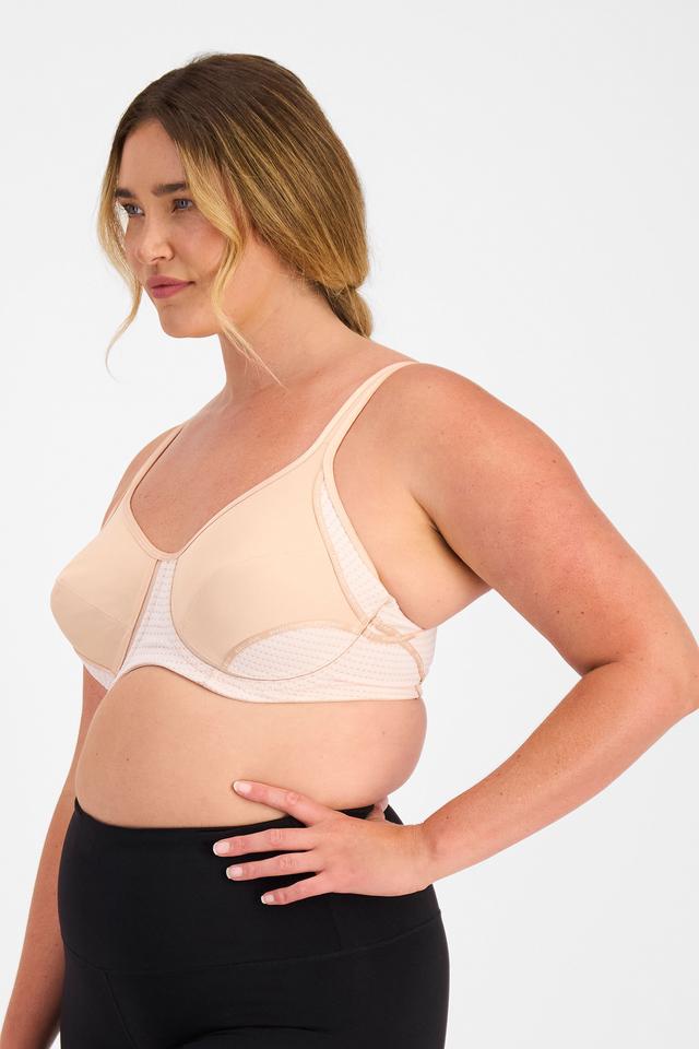 Chanel (She/Her) wears size 14D and is 176cm tall with 104cm chest and 89cm waist