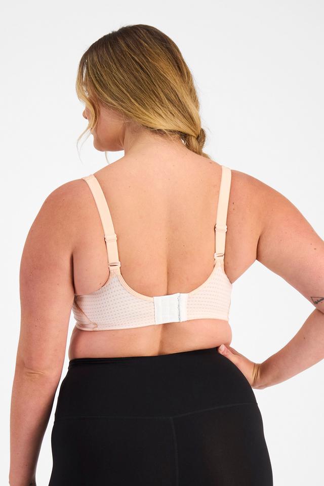 Chanel (She/Her) wears size 14D and is 176cm tall with 104cm chest and 89cm waist