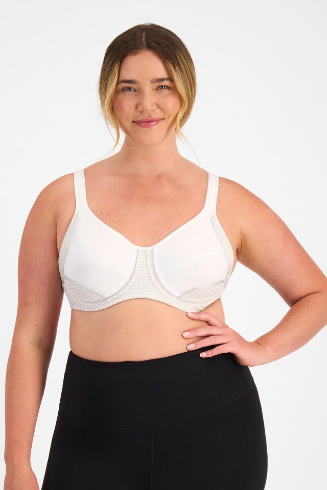 Chanel (She/Her) wears size 14D and is 176cm tall with 104cm chest and 89cm waist